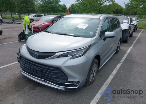 2021 Toyota Sienna Xle z USA, uszkodzony, nr VIN 5TDYSKFC4MS004419
